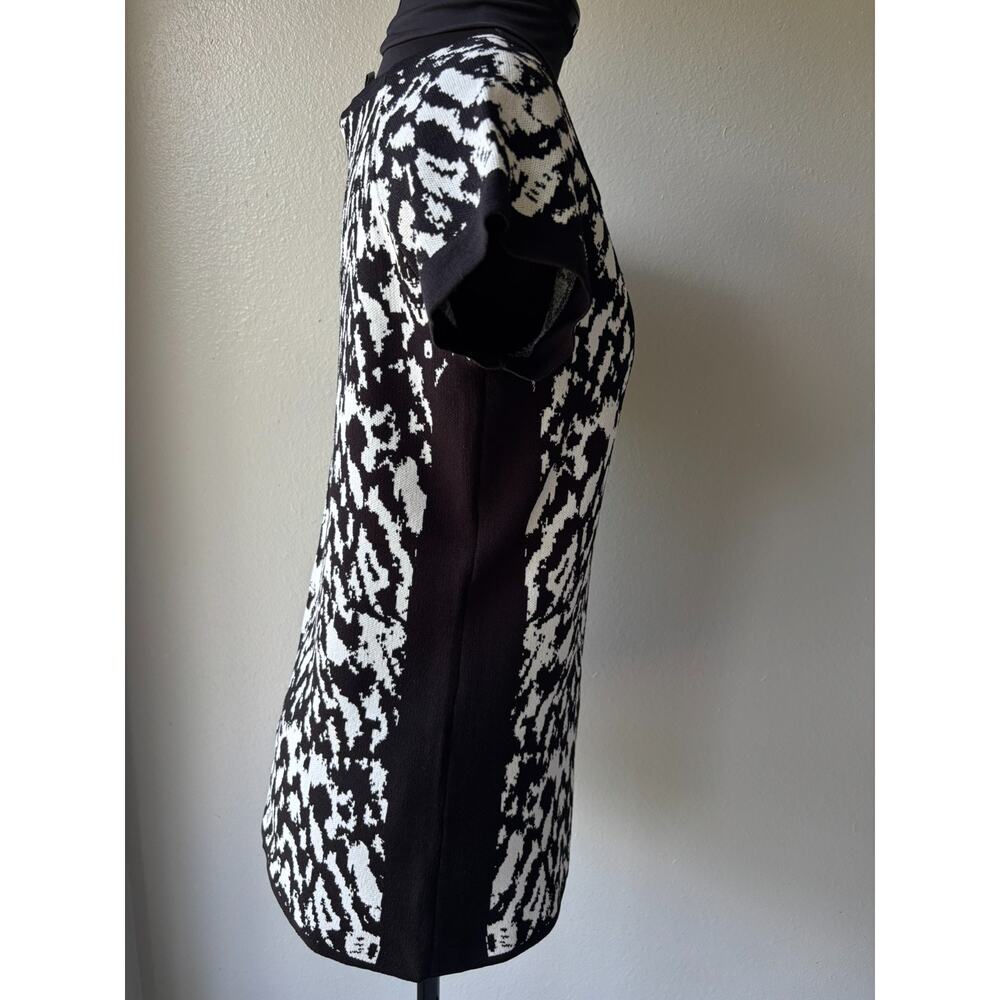 Carmen Marco Valvo Dressy Black & White Abstract Knit Top – Size Large - Picture 2 of 8
